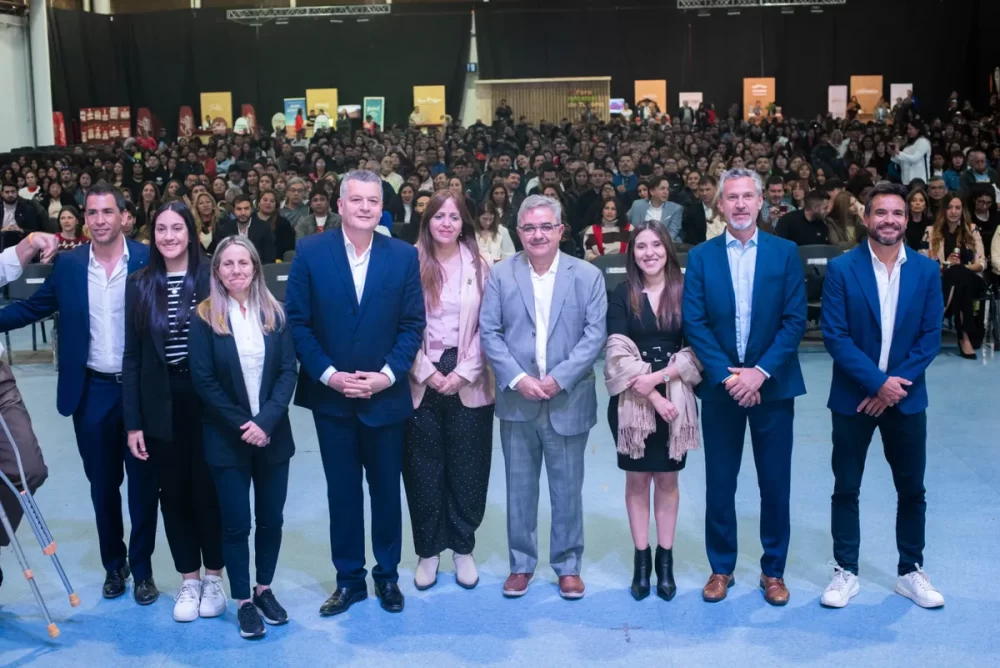 Gran presencia del sector público, privado y estudiantes de Jujuy en el 2do. Foro Regional en Catamarca - Ojos del Mundo